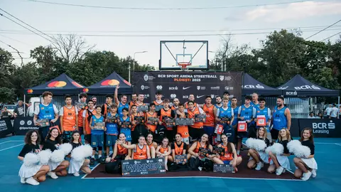 Radu Valahu și Titi Prosop în roluri inedite pe terenul de baschet 3x3 la BCR Sport Arena Streetball Ploiești. Bulevardul Castanilor a devenit Bulevardul Sportului