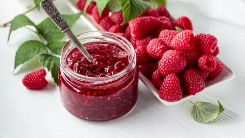 Gem de zmeură cu fistic, gata în doar câteva minute! Rețeta delicioasă a lui Vlăduț de la Neatza cu Răzvan și Dani