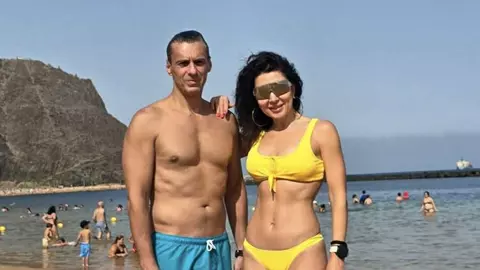 Carmen Brumă, apariție spectaculoasă în costum de baie la 49 de ani. Unde au plecat în vacanță ea și Mircea Badea