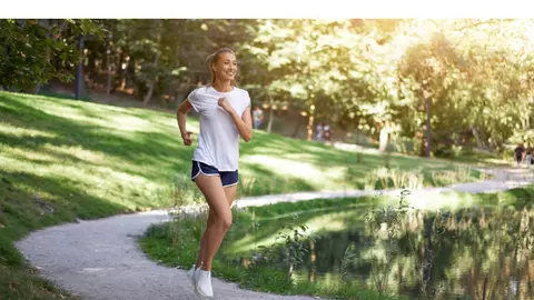 Transformă-ți rutina de alergare: echipamentul minimalist care îți oferă maximum de rezultate