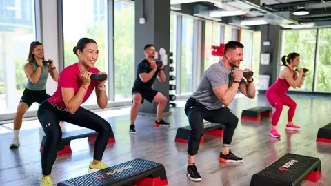 Efectul J.Lo: sala a devenit trending topic în România. Acum e momentul să începi C-Core sau Glutes, la World Class România.
