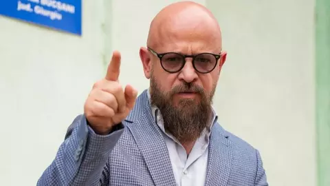 Actorul Andrei Coman, între tatuaje, familie și bijuterii cu suflet: “Lupul cel rău, dar cu suflet bun” INTERVIU
