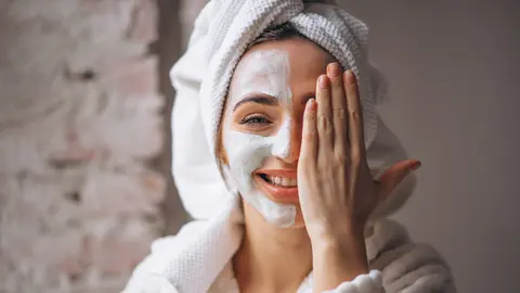 Secretul unui ten hidratat iarna: Ce faci când produsele cosmetice nu sunt de ajuns?