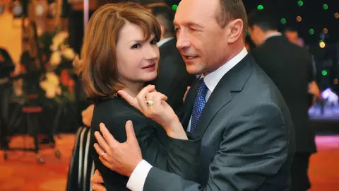 Maria Băsescu, apariție neașteptată la ziua de naștere a nepoatei sale. Cum a fost surprinsă soția lui Traian Băsescu la 74 de ani