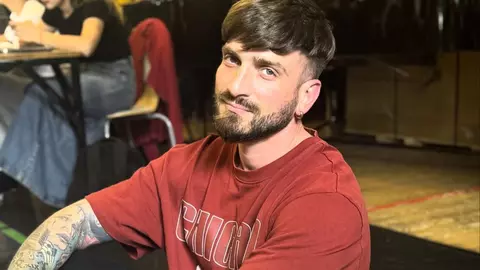 Actorul Silviu Mircescu și-ar fi înșelat iubita cu o colegă de la PRO TV. Și-ar fi părăsit soția pentru amantă, iar socrul a aflat