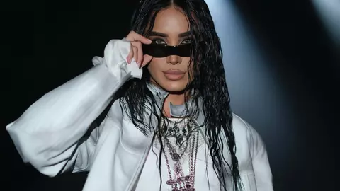 Adelina Pestrițu și Adelina Chivu, două apariții excentrice la Mercedes-Benz Bucharest Fashion Week 2025. Cât de moderne sunt