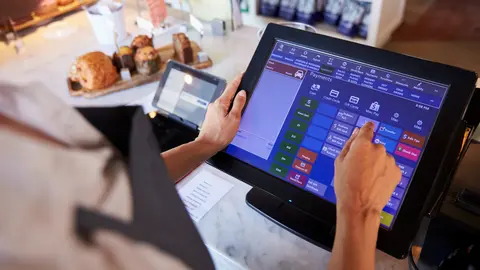 Soft pentru restaurante – soluția digitală care aduce eficiență și control în industria ospitalității