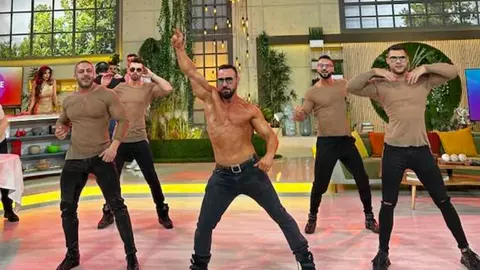 Cornel Păsat încearcă să se reinventeze după ce soția Bianca l-a părăsit. Unde muncește de când nu mai are succes ca stripper la Flamingo Boys