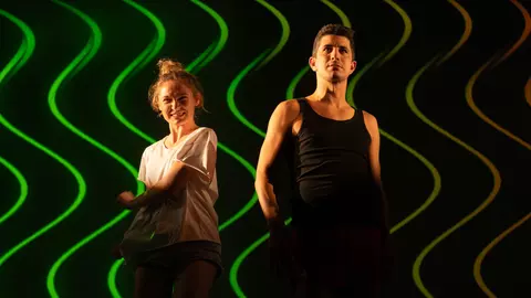 Premieră semnată de Radu Apostol la Teatrul EXCELSIOR Dark Play de Carlos Murillo - o radiografie a adolescenței în era digitală