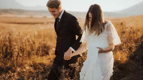 Horoscop octombrie: harul iubirii cade peste trei zodii care-și găsesc dragostea adevărată! Magia toamnei deschide inimile!