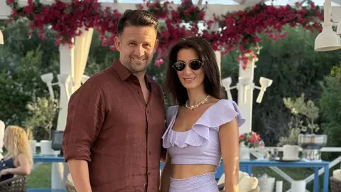 Motivul pentru care Robert Tudor a fost amendat cu peste 1.700 de euro în Malta. Magicianul se afla împreună cu soția la filmările Power Couple