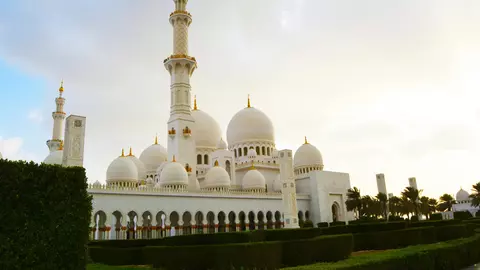 Abu Dhabi te inspiră: Experiențe memorabile pentru orice tip de călător