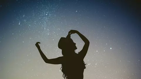 Horoscop mâine, 7 noiembrie 2025: zi a echilibrului cosmic. Berbec – revelație, Fecioară – noroc curat, Vărsător – veste neașteptată