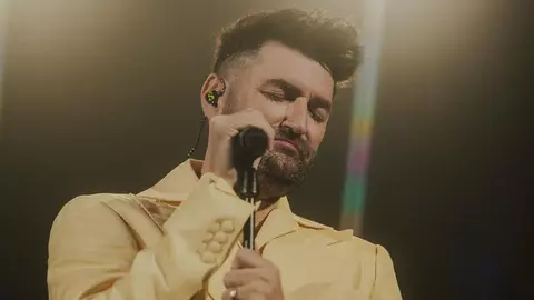 Smiley, copleșit de emoție la Sala Palatului: a plâns pe scenă, în fața părinților, soției și prietenilor. Imagini de la cele două concerte sold-out