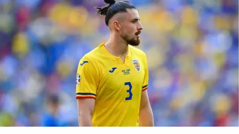 8 Fotbaliști Români Legendari Care Au Modelat Fotbalul European