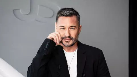 Adrian Perjovschi: „Nu există o vârstă la care părul lung nu se mai poartă”. 5 sfaturi, 5 greșeli, 5 mituri despre păr INTERVIU