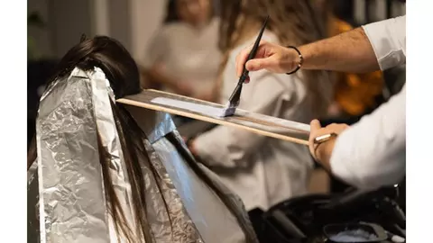 Cum alegi vopsea de par potrivită pentru un look impecabil