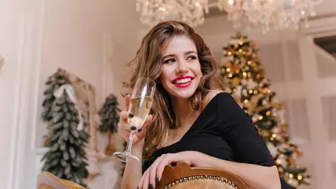 Pregătirea corectă a tenului pentru un machiaj de sărbători impecabil