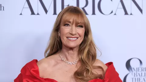 Jane Seymour are 74 de ani, dar se simte ca la 40. Cum se menține actrița, care recunoaște că e activă în dormitor: „Lucrez 12-14 ore pe zi”