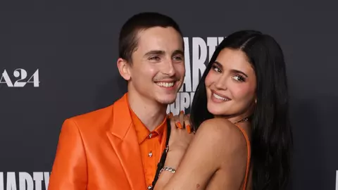 Kylie Jenner, decolteu amețitor la un eveniment alături de Timothée Chalamet. Se zvoniseră că s-au despărțit