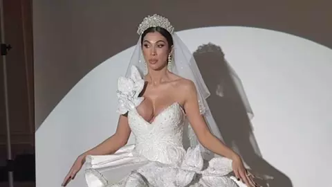 Raluca Pastramă a îmbrăcat din nou rochia de mireasă. Imagini neașteptate cu vedeta, care are și voal pe cap