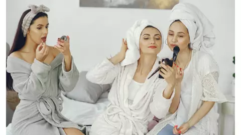Rutina de beauty pentru zilele aglomerate de sărbători - 7 trucuri utile