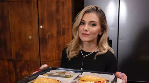Rețeta de ruladă cu pui recomandată de Andreea Ibacka. „Practic, se prepară la fel de simplu ca o omletă”