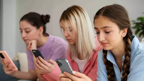 De ce fiecare generație de adolescenți are un limbaj al ei