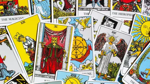 Ce carte de tarot îți modelează destinul în 2026. Mesajul ei poate fi optimist, dar și tulburător!