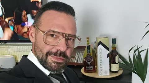 Cum arată casa în care locuiește Cornel Păsat. Motivul pentru care ține închisă cu cheia camera copilului