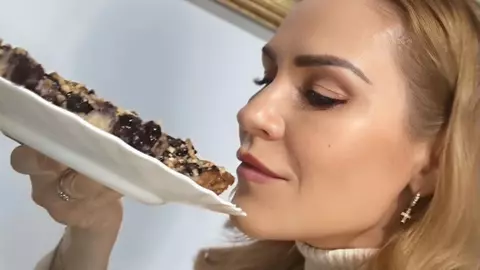 Gabriela Firea a gătit tartă cu ovăz și afine. O pregătește rapid: „Miros ca în bucătăria bunicii”