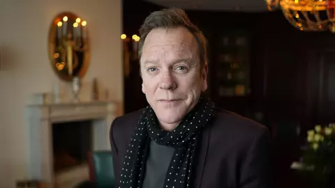 Actorul Kiefer Sutherland a fost arestat după ce ar fi agresat un șofer de ride-sharing