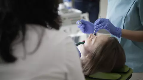 Când gingiile îți dau semne, nu amâna – sfaturi blânde de la Gentle Dentist