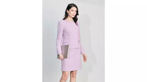 Tonuri Soft, Siluete Puternice: DiKa celebrează Valentine’s Day și costumele în nuanțe pastel