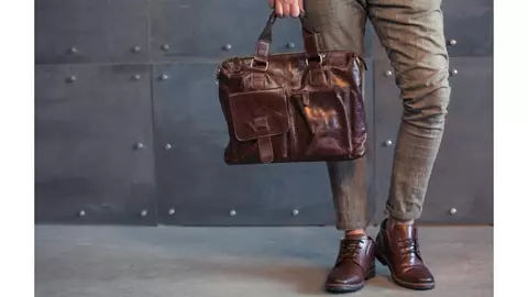 Piele naturală vs. Piele ecologică: Ce să alegi pentru accesorii durabile?