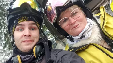 Monica Tatoiu nu o îndrăgește pe iubita fiului ei: „Ce e în gușă e și în căpușă. I-am spus totul în față”