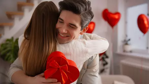 Cei mai devotați bărbați din zodiac. Cei 3 nativi care vor avea mereu grijă de femeia iubită și de familia lor