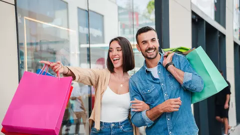 Singurul bărbat din zodiac care nu se uită la bani când iubește! Își răsfață iubita cu cele mai extravagante daruri și experiențe