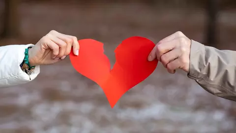 Te iubesc, dar te lovesc fără să vrea! 4 zodii care îți frâng inima fără să clipească