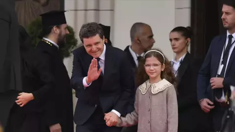 Fiica lui Nicușor Dan nu va avea telefon mobil până la 14 ani. Explicația Mirabelei Grădinaru: „Trebuie să rămânem părinți”