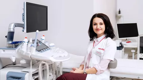Dr. Codruța Dijmărescu, despre prima vizită la ginecolog: cum o transformăm din teamă în încredere. Când e vârsta potrivită