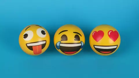 Ce spune știința despre oamenii care folosesc emoji-uri în mesaje. Diferența dintre femei și bărbați