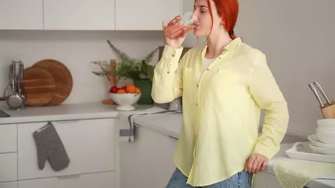 Bea regulat un pahar din această băutură. Face o curățenie generală în artere