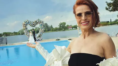 Monica Davidescu, apariție spectaculoasă la nunta Andreei Bălan cu Victor Cornea. Ținuta ei a atras atenția tuturor