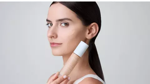 Fond de ten cu SPF50 pentru piele sensibilă după 40 de ani: cum alegi o formulă confortabilă și eficientă zi de zi