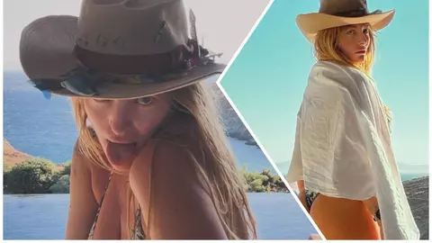 15 fotografii cu Delia la plajă, în toată splendoarea, în cel mai sexy costum de baie! Ce ascunde artista, de fapt, sub hainele largi pe care le poartă mereu