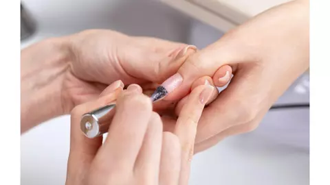 Top coat cu particule glitter – când și cum îl folosești pentru un finisaj profesional