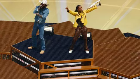 SWAE LEE, unul dintre artiștii principali de la UNTOLD ONE, pe scena WORLD CUP, alături de Post Malone