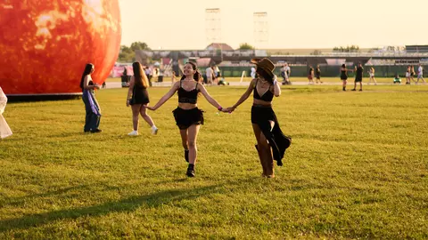 O nouă zi sold out la NIBIRU, 82.000 de vizitatori în stațiunea de pe litoral și un show de neuitat a lui HUGEL în a doua zi a festivalului Galaxia
