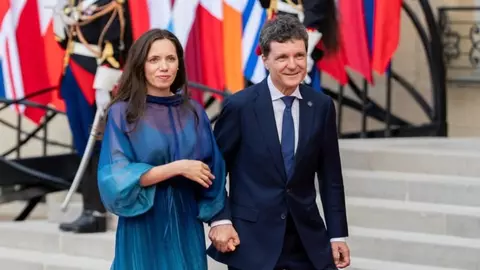 Cum a apărut Mirabela Grădinaru alături de Nicușor Dan la dineul de la Palatul Élysée. Ținuta sa a atras toate privirile și a fost extrem de comentată